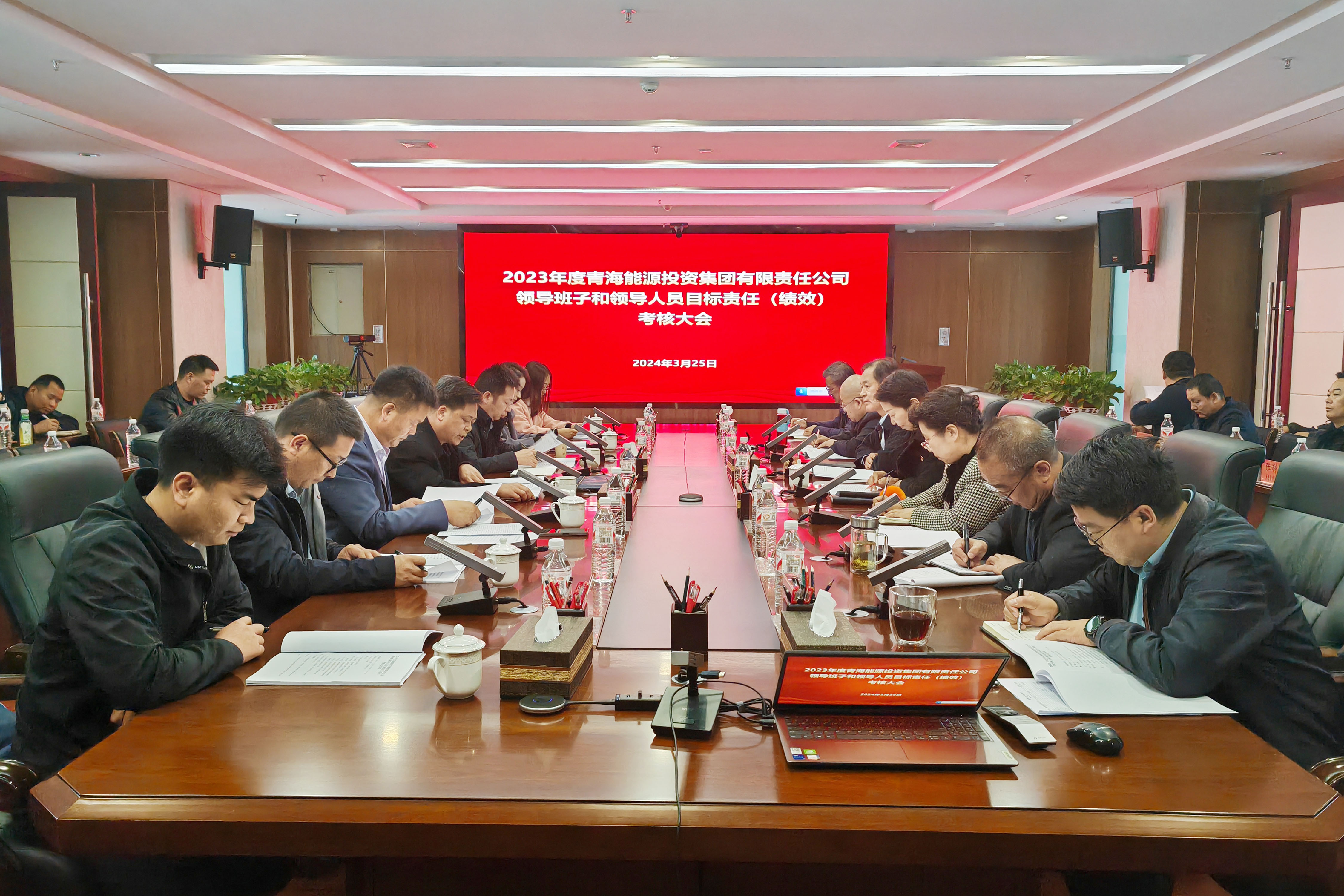 3月25日至26日，省屬企業年度目標責任（績效）第四考核組組長、省國資委二級巡視員、考核與分配處處長劉偉煒帶隊到能投集團開展2023年度領導班子和領導人員目標責任（績效）考核工作。.jpg